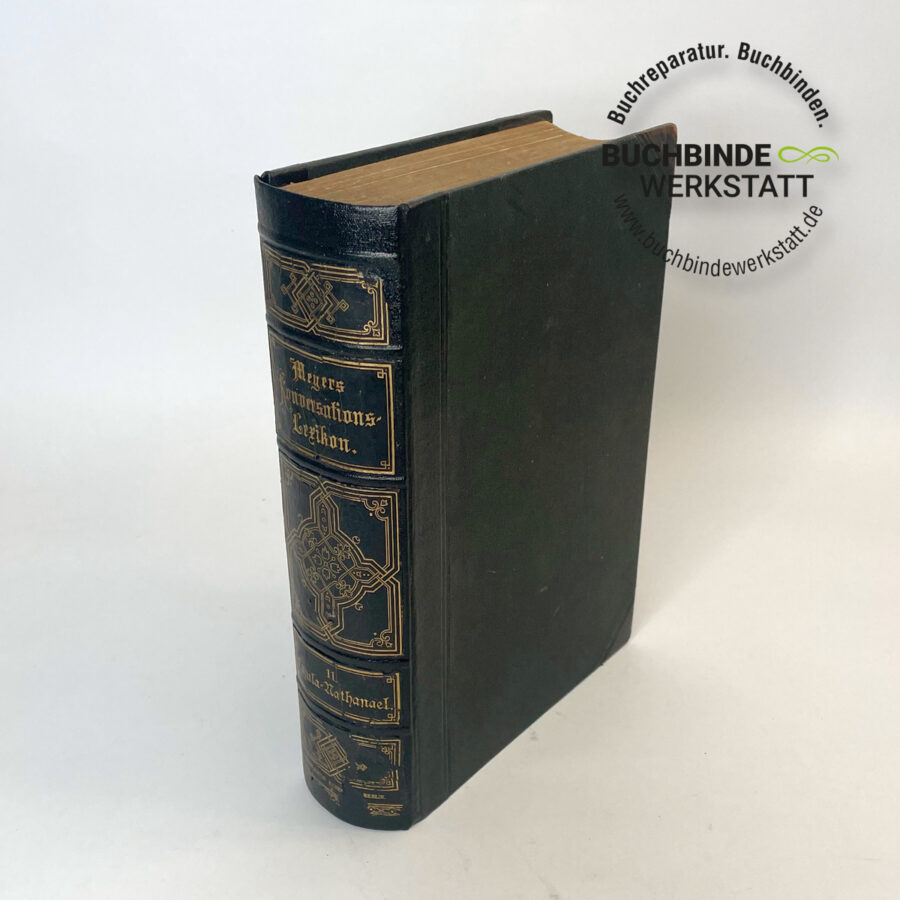 Repariertes historisches Buch