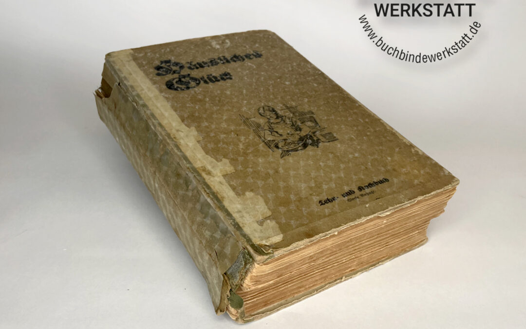 Gesamtes Buch stark beschädigt