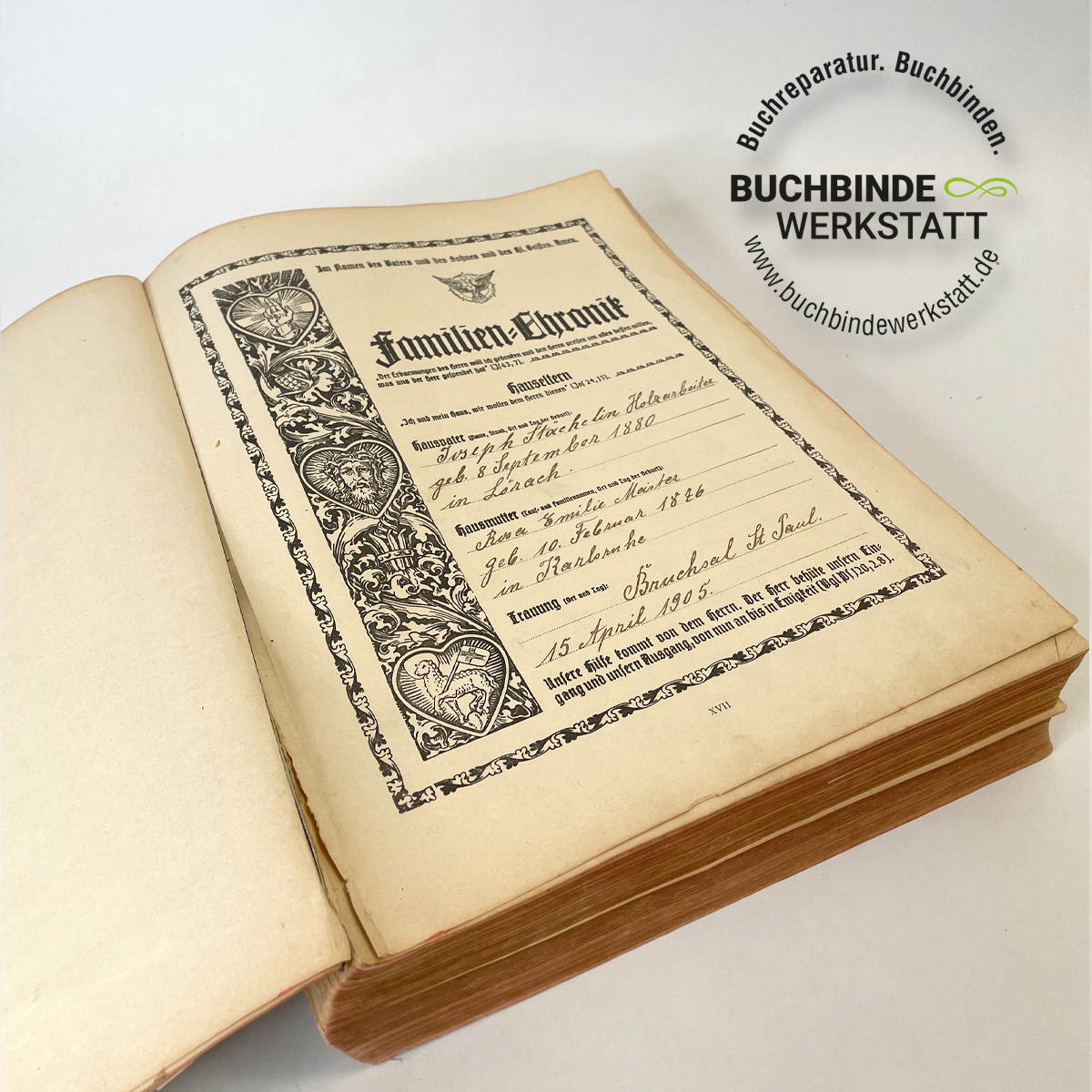 Gesamt beschädigtes Buch Historisches Buch am Rücken repariert.