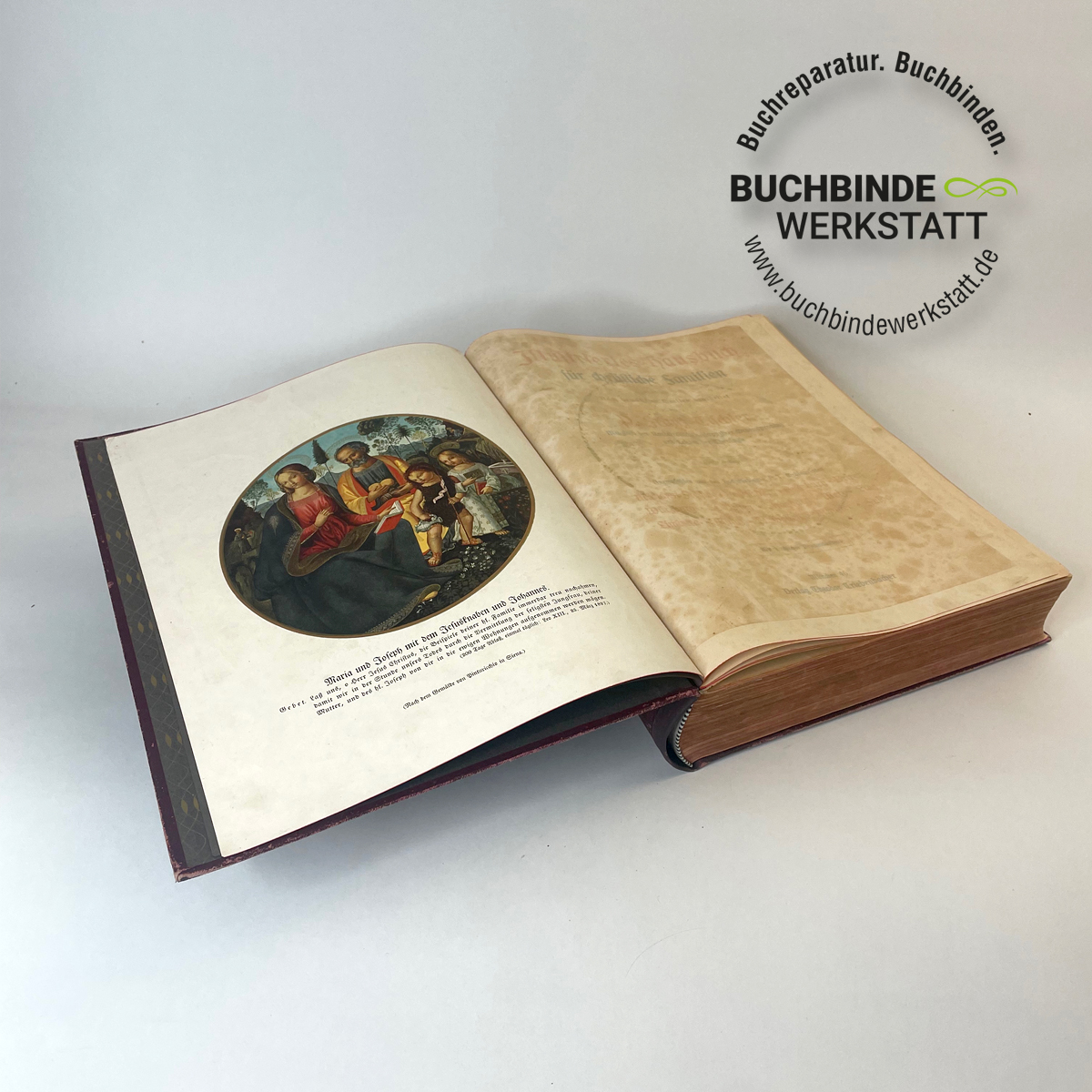 Gesamt beschädigtes Buch Historisches Buch am Rücken repariert.