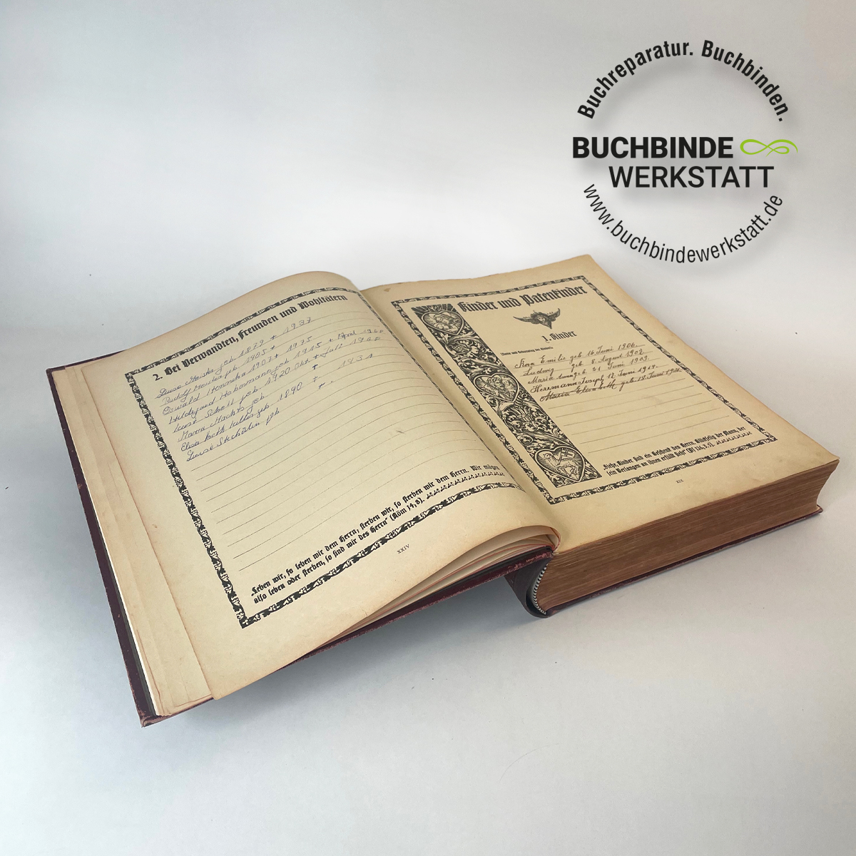 Gesamt beschädigtes Buch Historisches Buch am Rücken repariert.