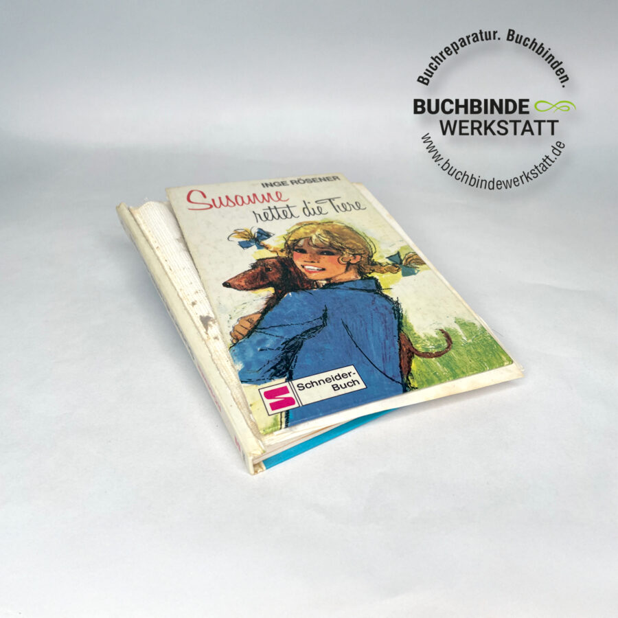 Buchreparatur: <p><strong>Buchdeckenrücken ist beschädigt</strong>