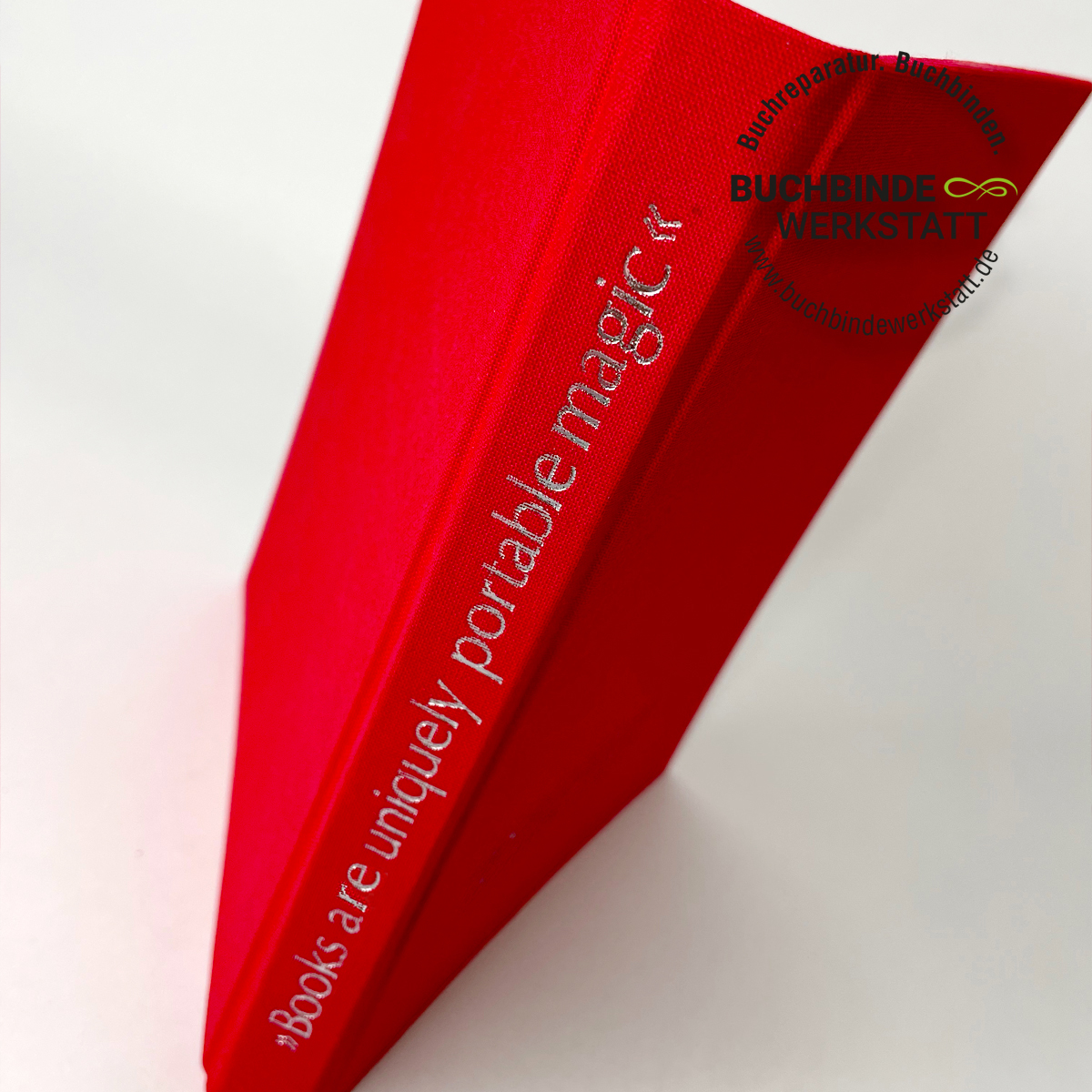 Veredeln:<strong> Titelprägung für Ihr Buch</strong> – Bild 3