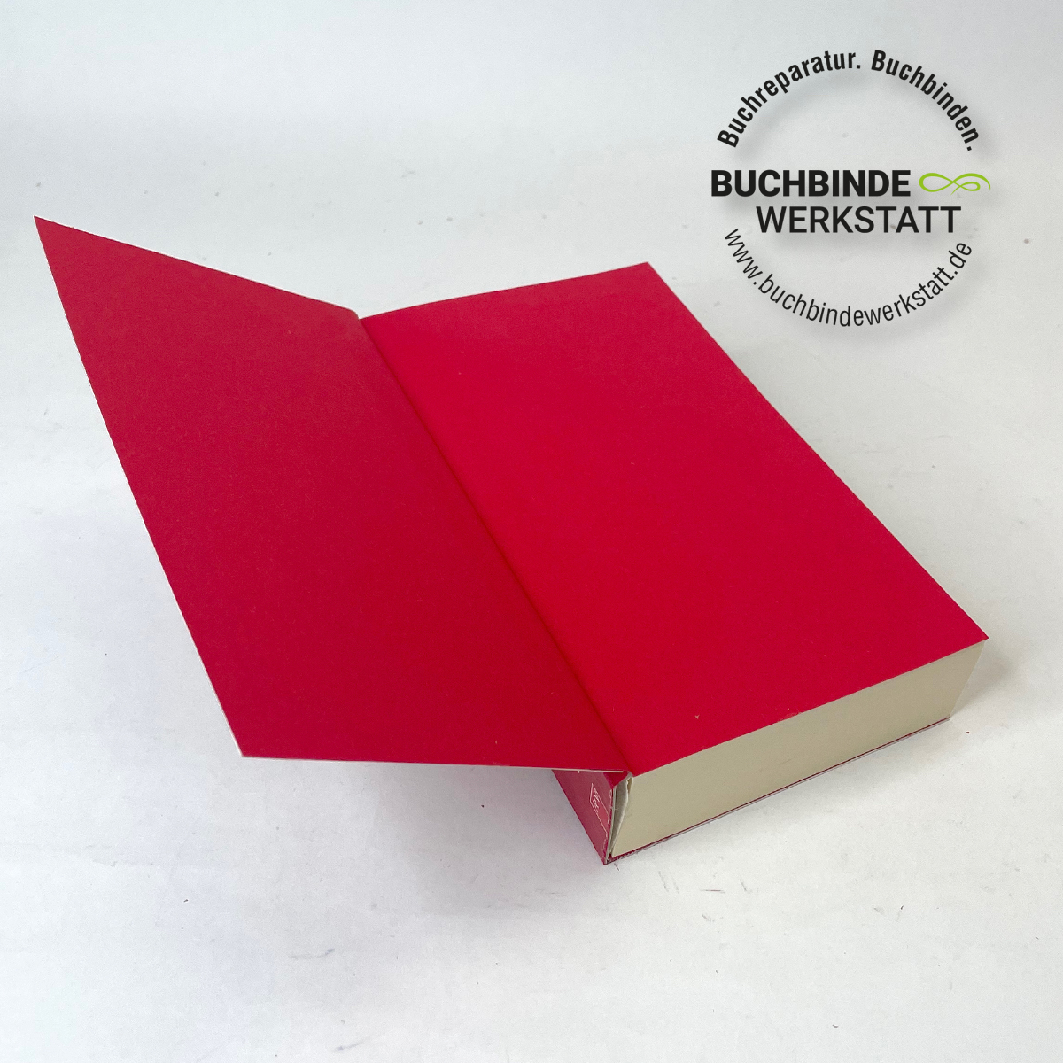 Taschenbuch beschädigt und neu binden lassen